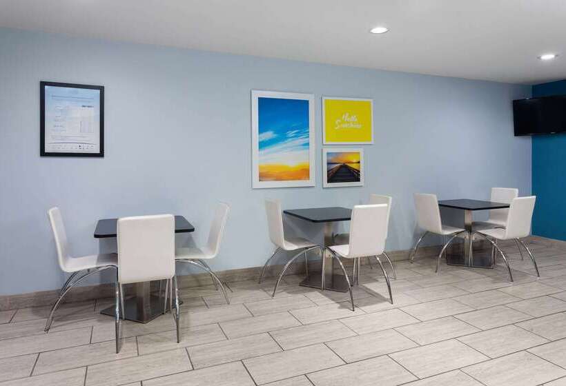 فندق Days Inn & Suites By Wyndham Sellersburg
