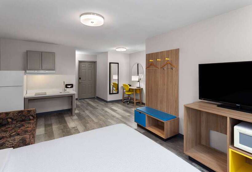 فندق Days Inn & Suites By Wyndham Sellersburg