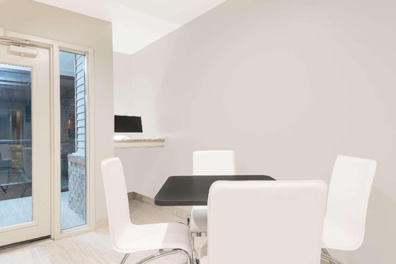 فندق Days Inn & Suites By Wyndham Sellersburg