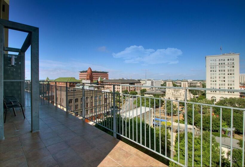Drury Plaza Hotel San Antonio Riverwalk