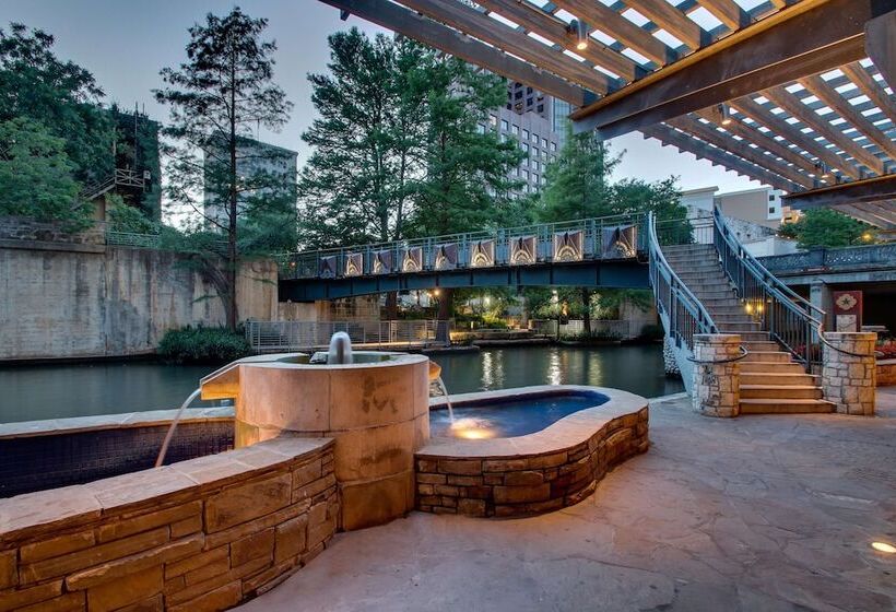 Drury Plaza Hotel San Antonio Riverwalk