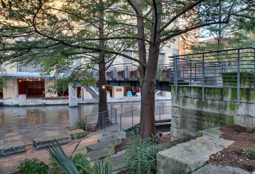 Drury Plaza Hotel San Antonio Riverwalk