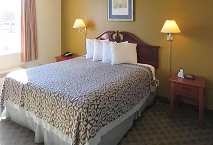 בית מלון כפרי Rose City Inn & Suites