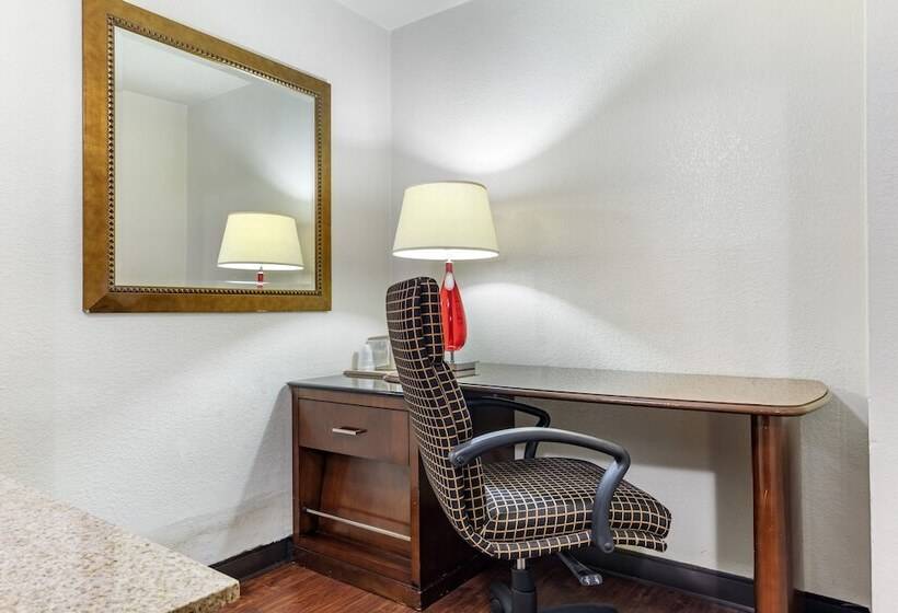בית מלון כפרי Rose City Inn & Suites