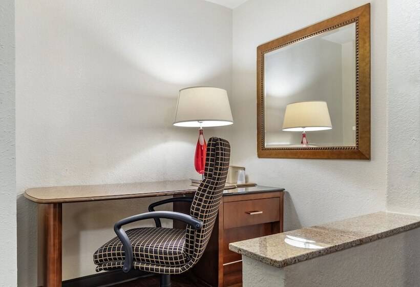 בית מלון כפרי Rose City Inn & Suites
