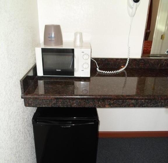 בית מלון כפרי Economy Inn Morgan Hill