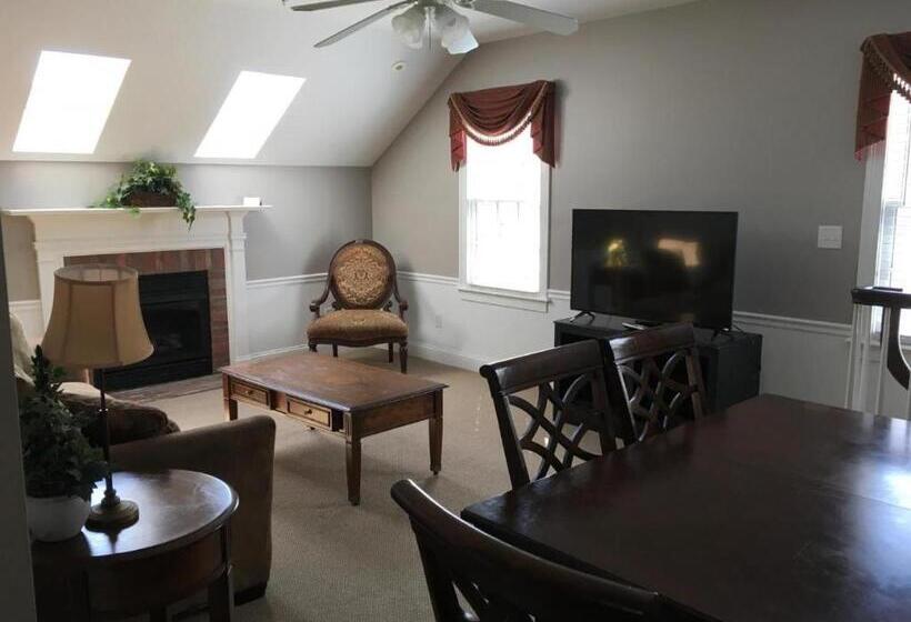 Essex Street Inn & Suites, Ascend Hotel Collection