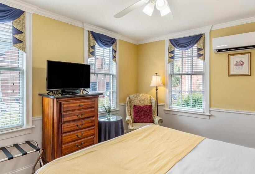 Essex Street Inn & Suites, Ascend Hotel Collection