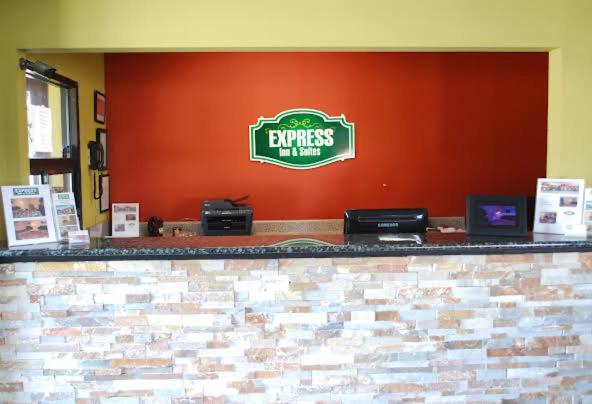 호텔 Express Inn & Suites