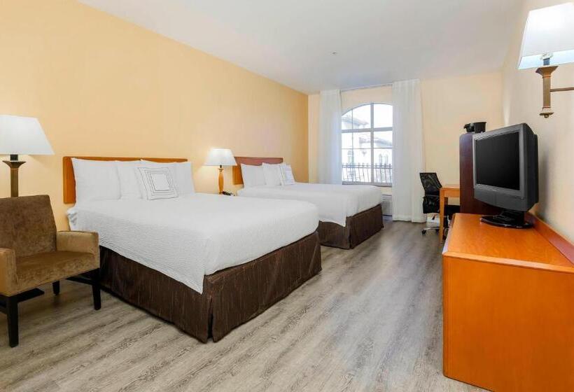 בית מלון כפרי Fairfield Inn & Suites Temecula