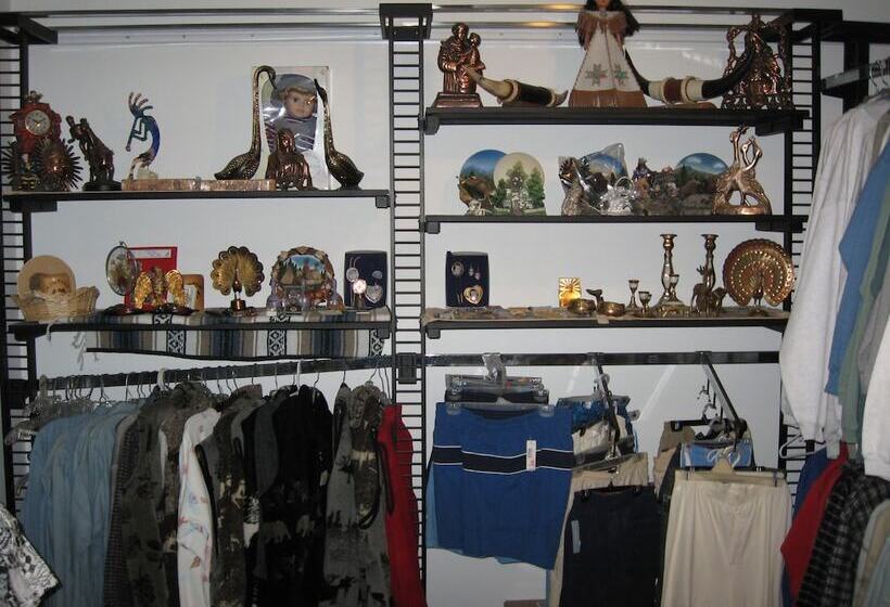 فندق Glacier Gateway Plaza