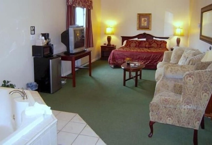 هتل Colonie Inn And Suites