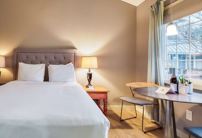 فندق Inn At Haystack Rock