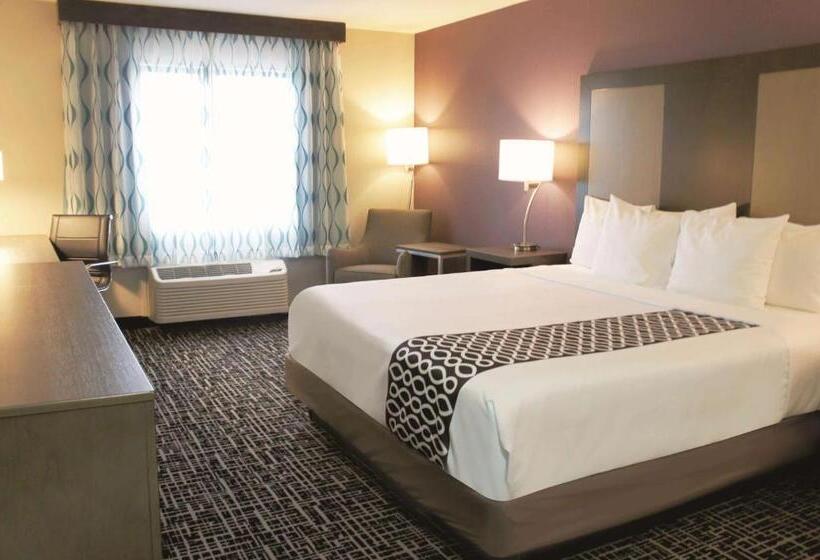 Hotel La Quinta By Wyndham Wichita Airport