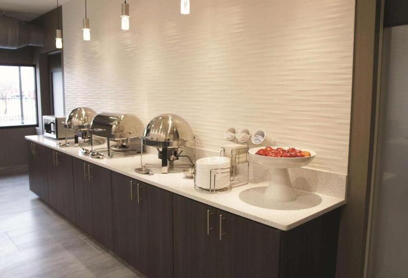 Hotel La Quinta By Wyndham Wichita Airport