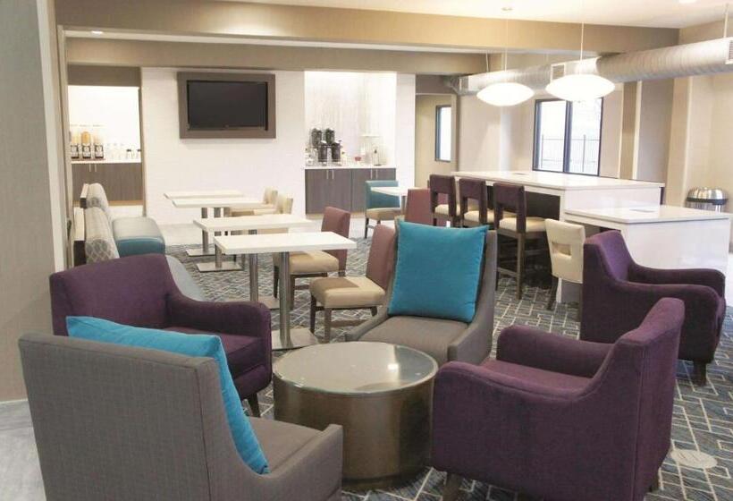 Hotel La Quinta By Wyndham Wichita Airport