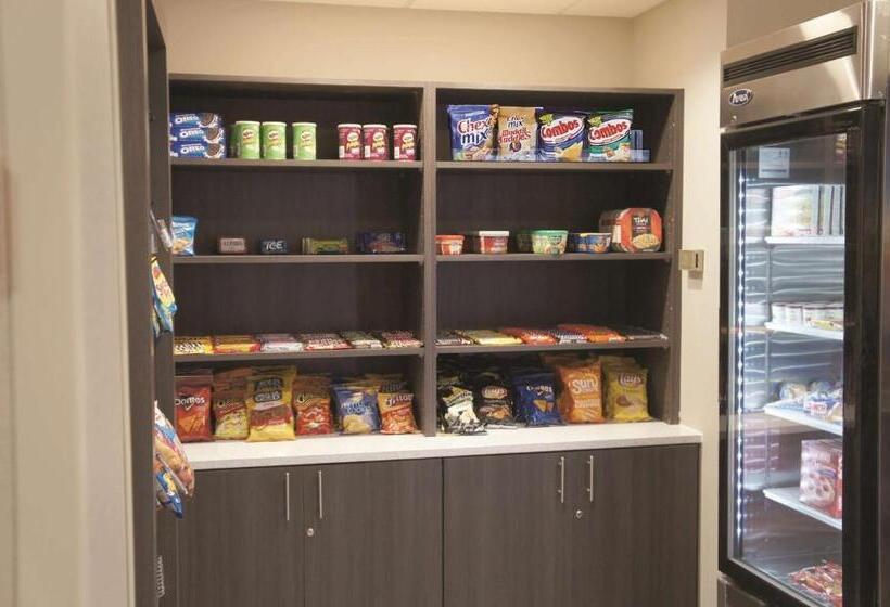 Hotel La Quinta By Wyndham Wichita Airport