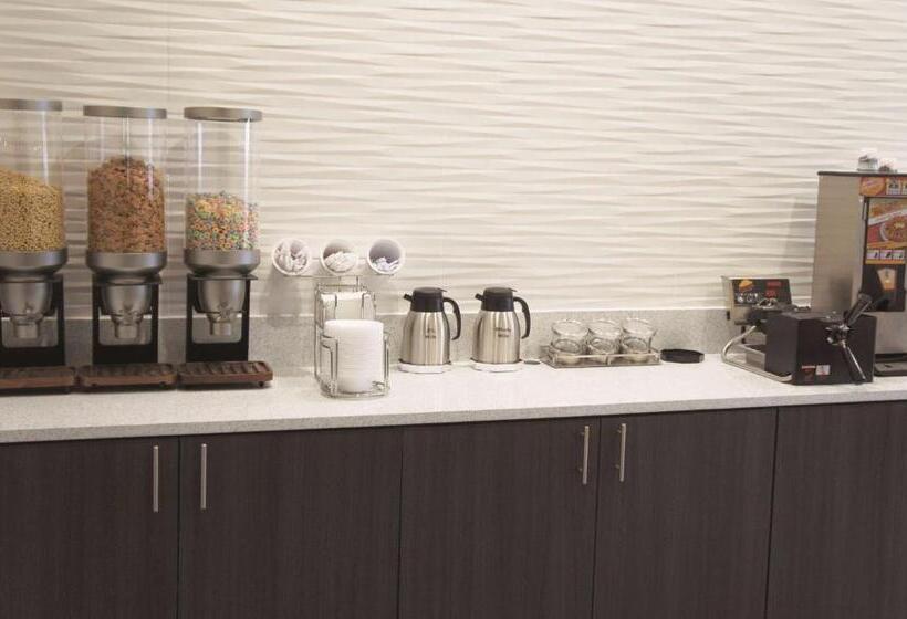 Hotel La Quinta By Wyndham Wichita Airport