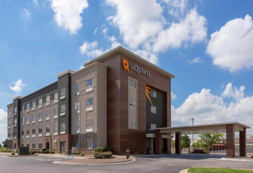 Hotel La Quinta By Wyndham Wichita Airport