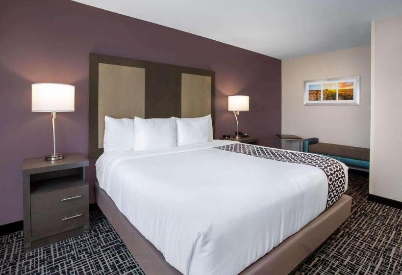 Hotel La Quinta By Wyndham Wichita Airport