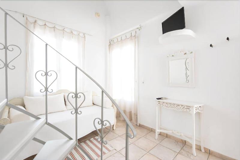 Отель Lavarock Santorini