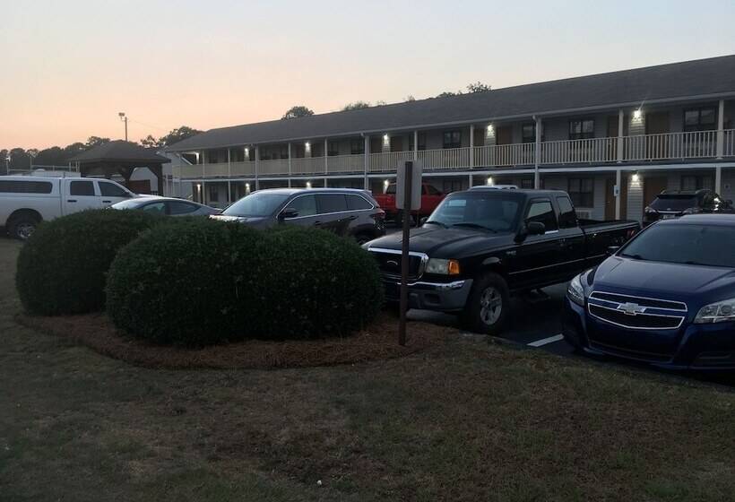 בית מלון כפרי Loyalty Inn Hawkinsville