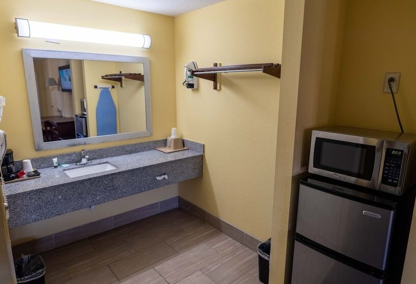 בית מלון כפרי Loyalty Inn Hawkinsville