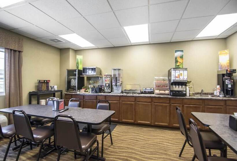 هتل Quality Inn & Suites Thompson