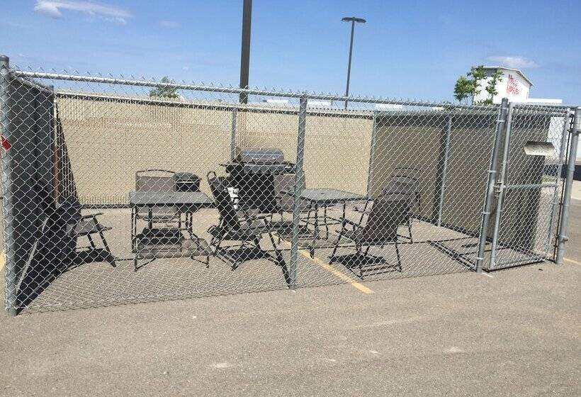 هتل Quality Inn & Suites Thompson