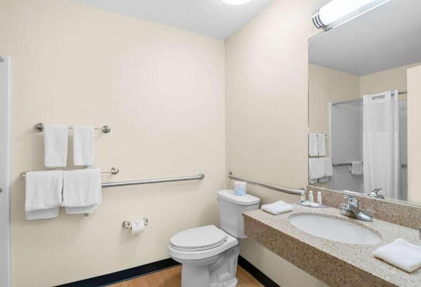 בית מלון כפרי Quality Inn