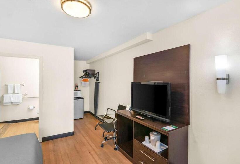 בית מלון כפרי Quality Inn