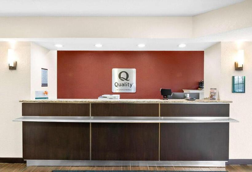 בית מלון כפרי Quality Inn