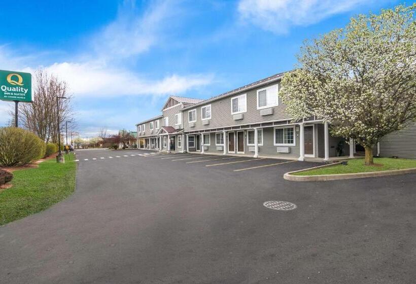 בית מלון כפרי Quality Inn