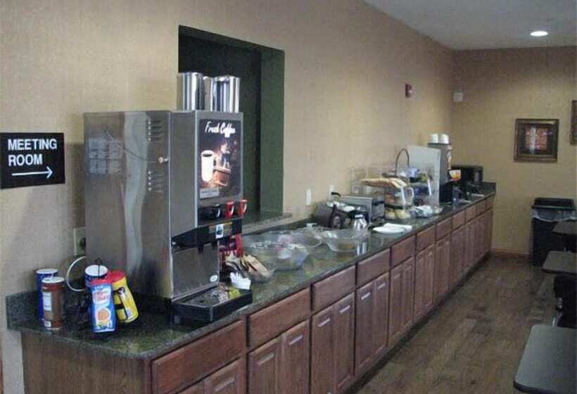 فندق Randolph Inn And Suites