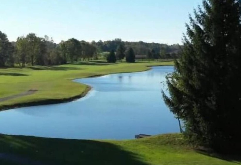 فندق Randolph Inn And Suites