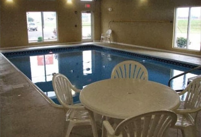 فندق Randolph Inn And Suites