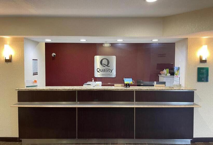 בית מלון כפרי Quality Inn