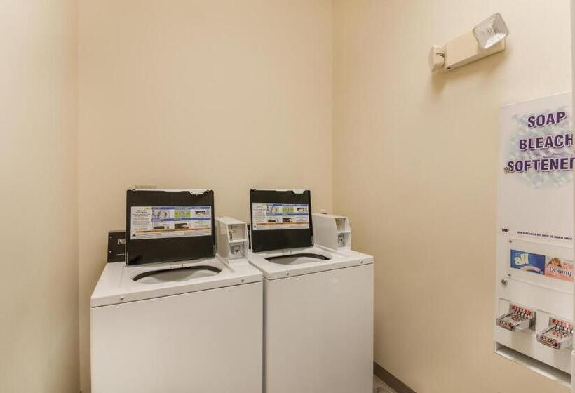 בית מלון כפרי Red Roof Inn Panama City