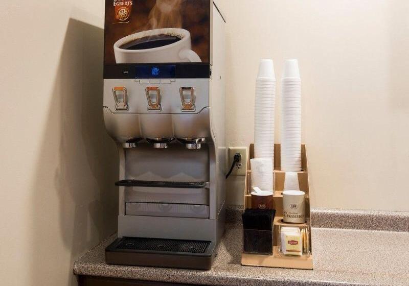 בית מלון כפרי Red Roof Inn & Suites Wytheville