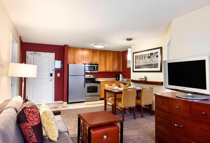 هتل Residence Inn By Marriott Greensboro Airport