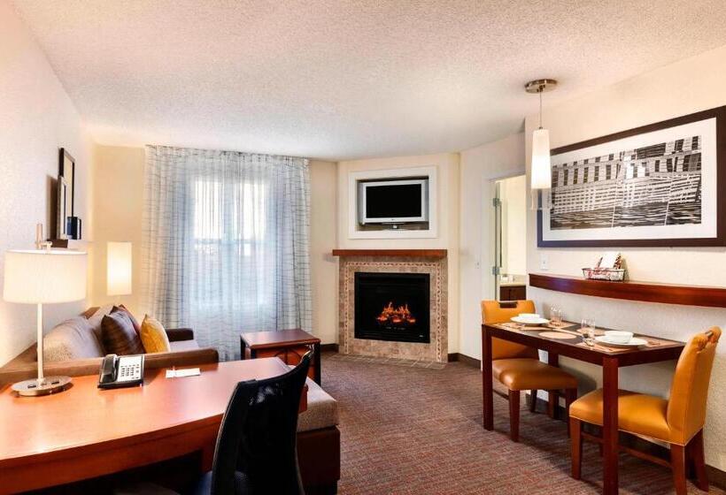 هتل Residence Inn By Marriott Greensboro Airport