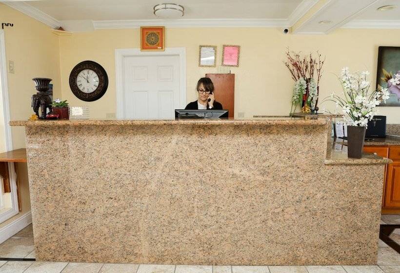ホテル Sea Breeze Inn   San Simeon