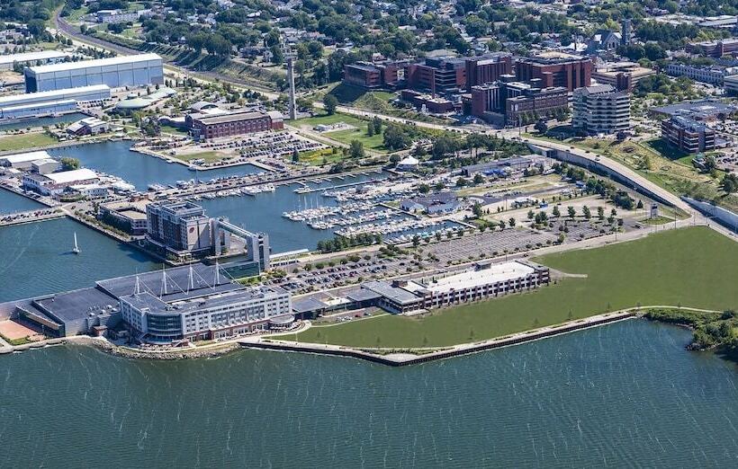 فندق Sheraton Erie Bayfront
