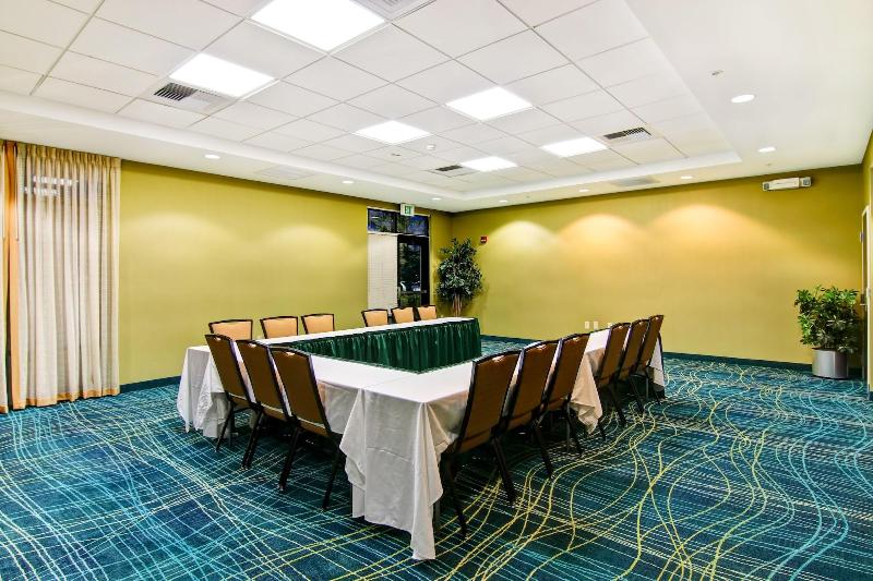 Отель Springhill Suites Fresno