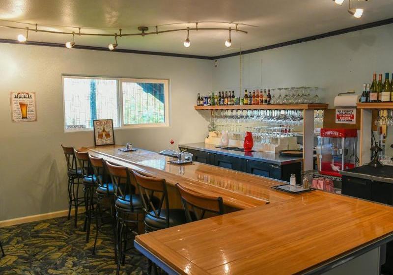 فندق The Harbor Lights Inn