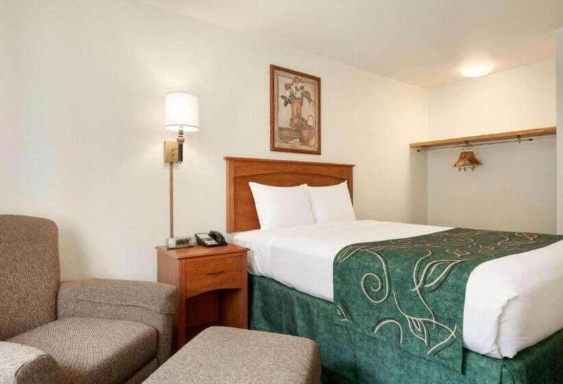 فندق Travelodge By Wyndham Dunsmuir