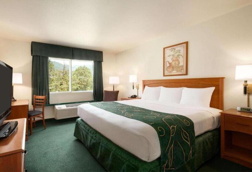 فندق Travelodge By Wyndham Dunsmuir
