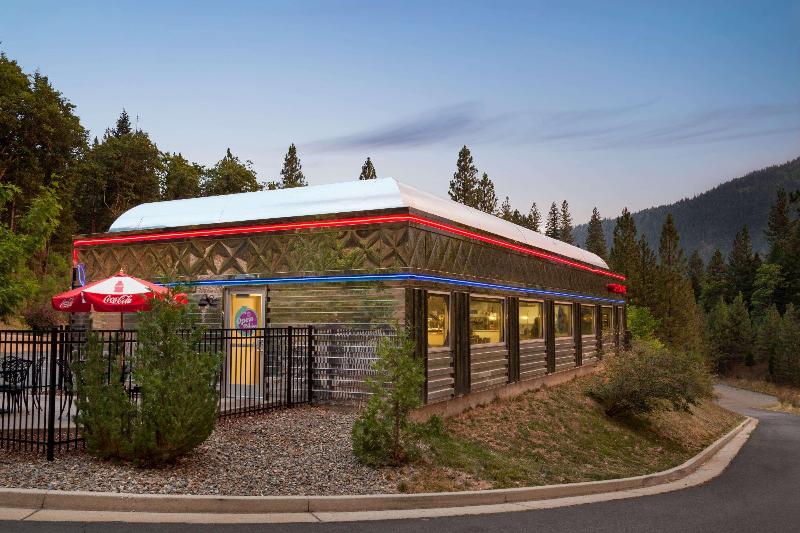 فندق Travelodge By Wyndham Dunsmuir