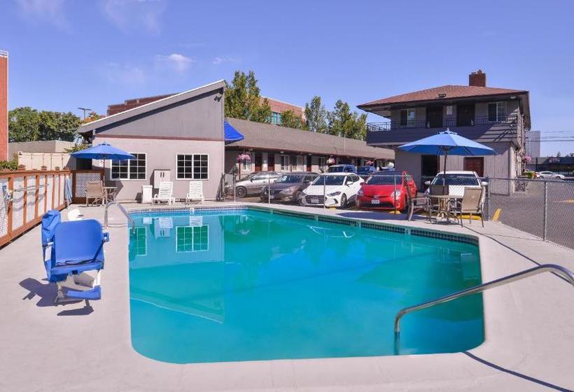 فندق Travelodge By Wyndham Eugene Downtown/university Of Oregon