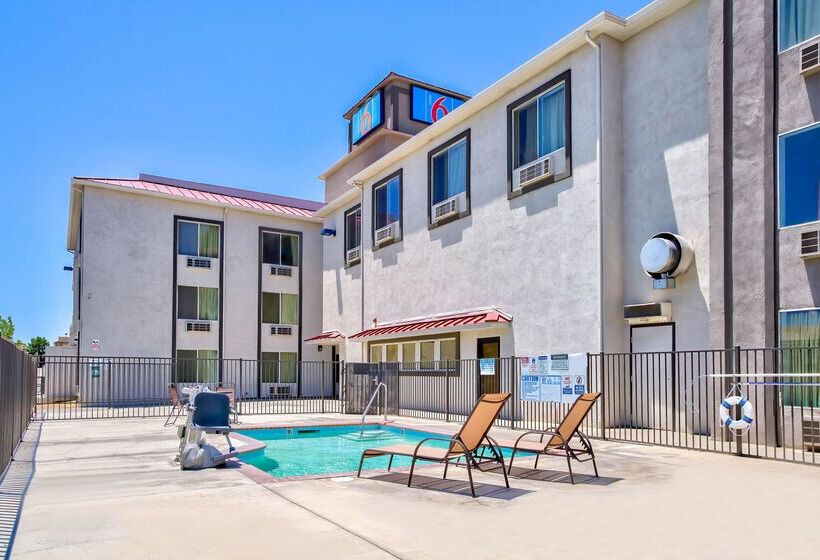 Motel 6hesperia, Ca  West Main Street I15